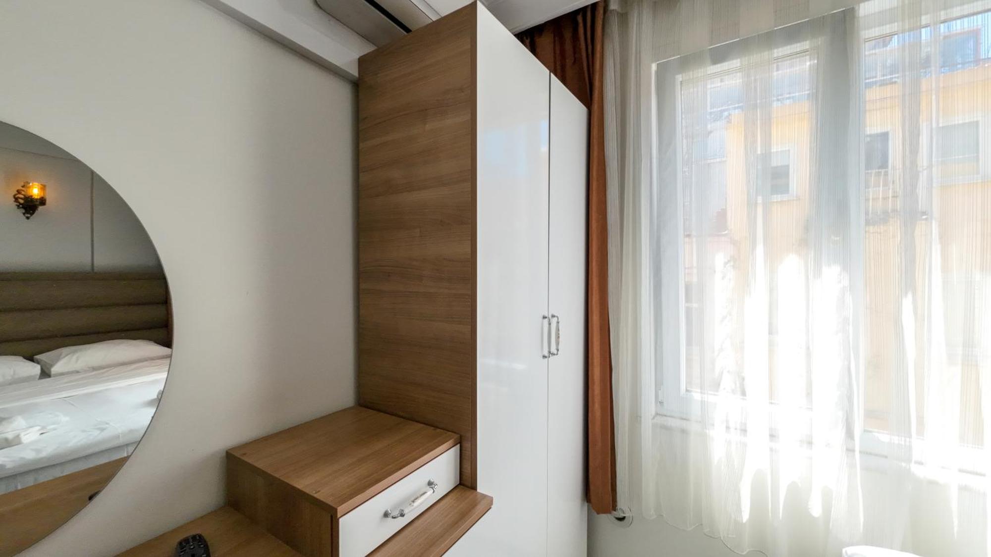 Laos Istanbul