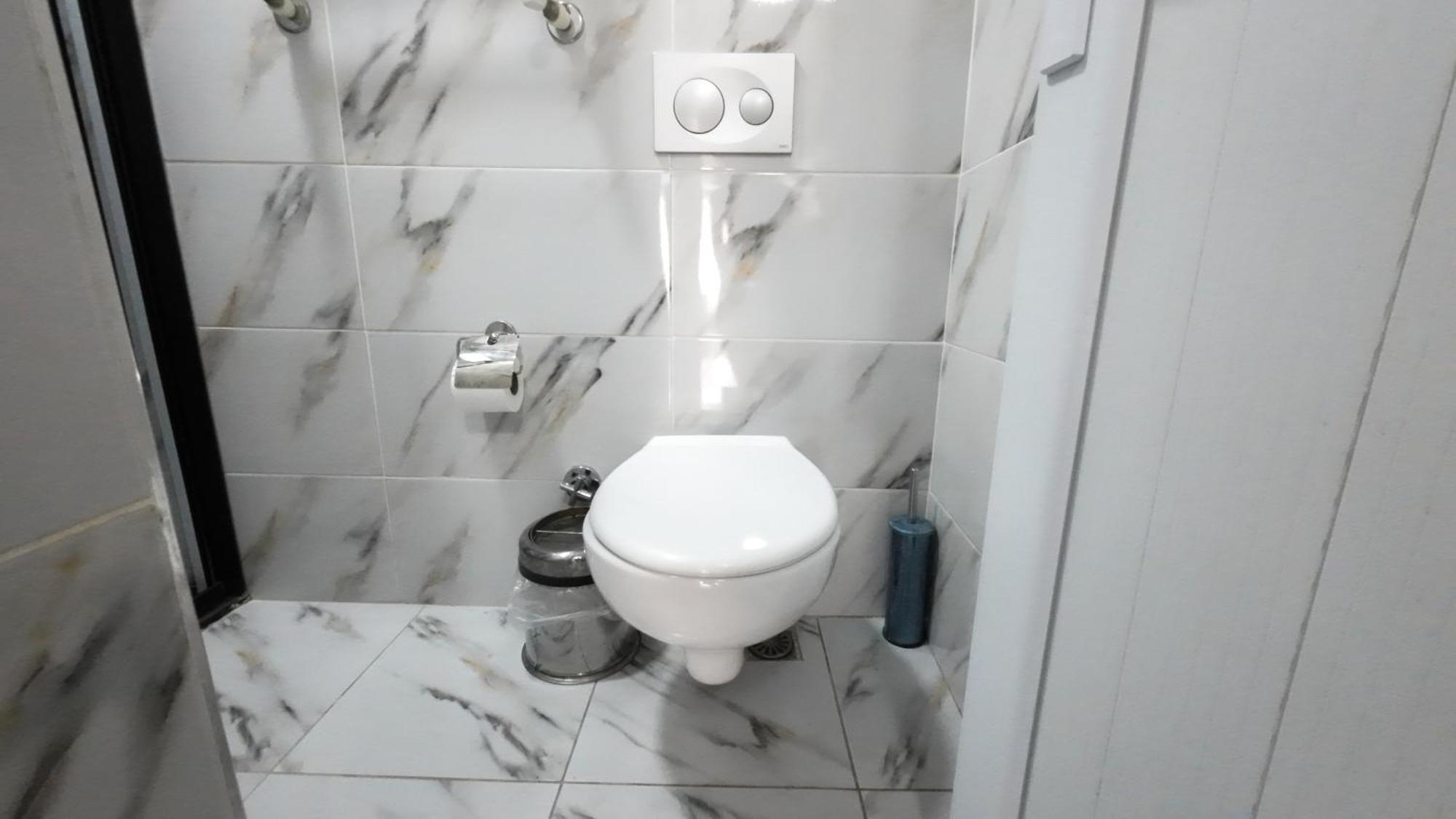 Laos Otel *